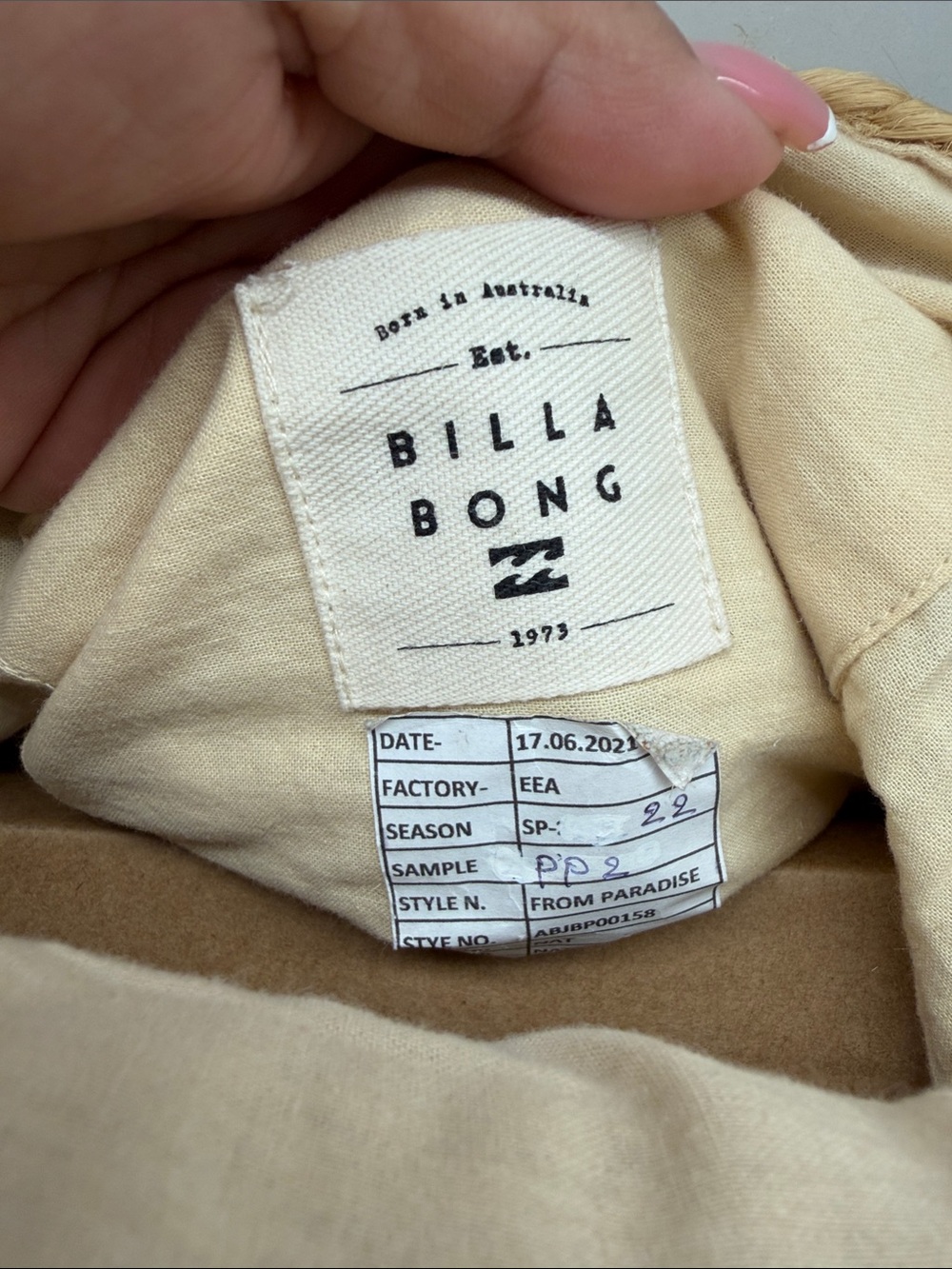 Billabong Natural Straw Tote with Tan Handles - Picture 3 of 8
